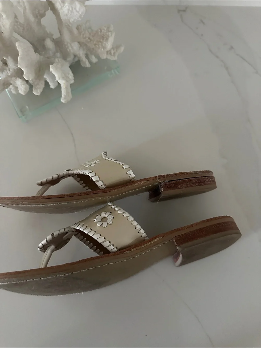 Jack Rogers women's White and Beige Leather Floral Thong Sandals.Size  7M.